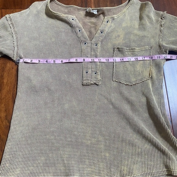Bibi Waffle Knit Frayed Yellow Mustard Top Rivet Hole Neckline Size Medium - Picture 5 of 6
